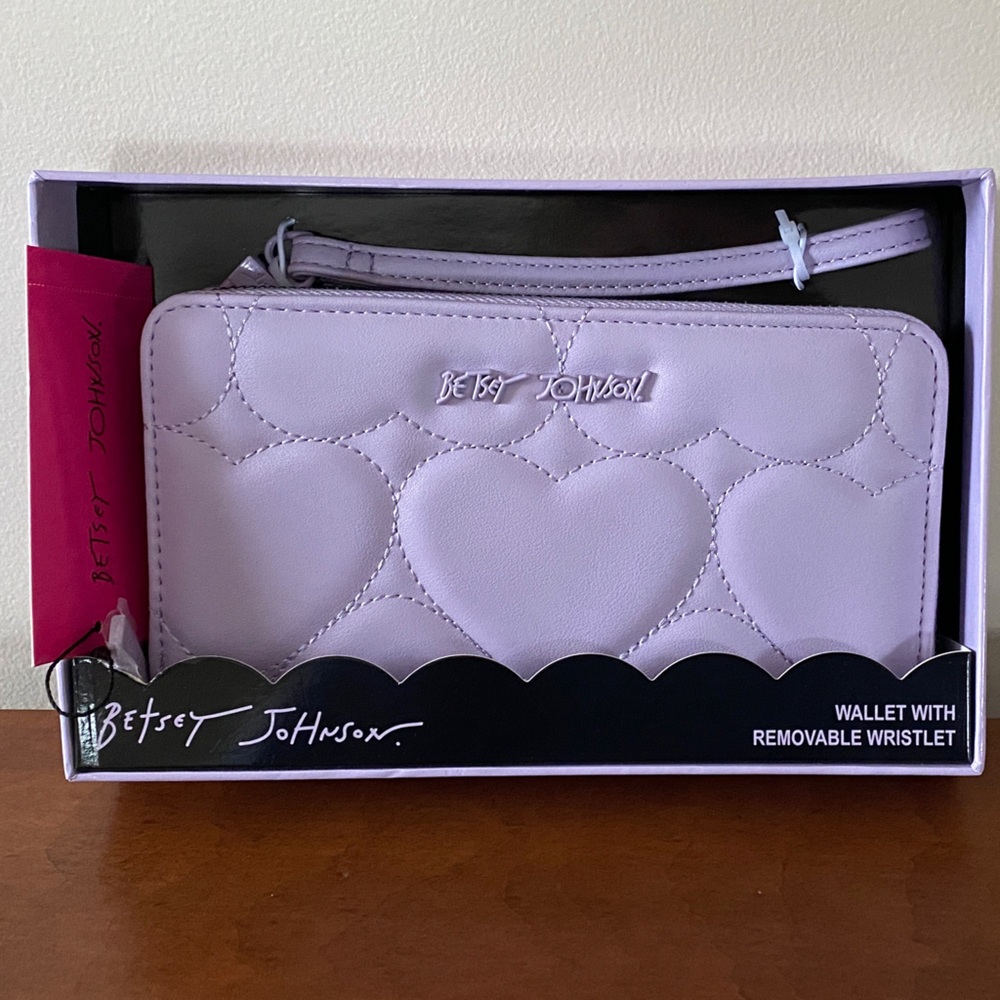 Betsey Johnson Lavender Heart Wallet/Wristlet NWT